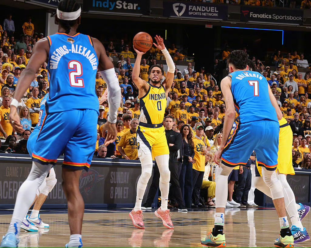 包含勒沃库森训练开放日，冲刺阶段篮板制胜引欢呼，NBA总决赛在即，年轻球员得到机会的词条