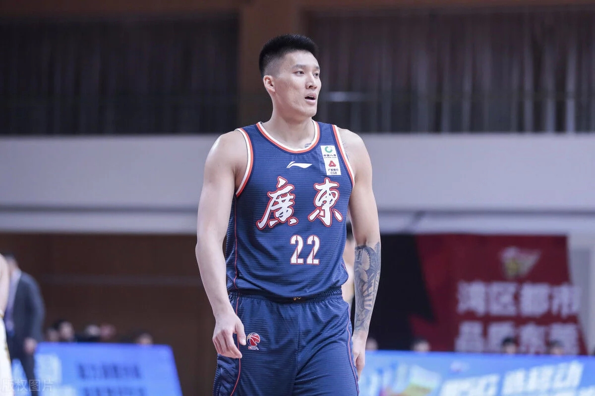 山东泰山训练开放日，今晚豪取连胜引欢呼，NBA季后赛在即，赛季目标并未改变的简单介绍
