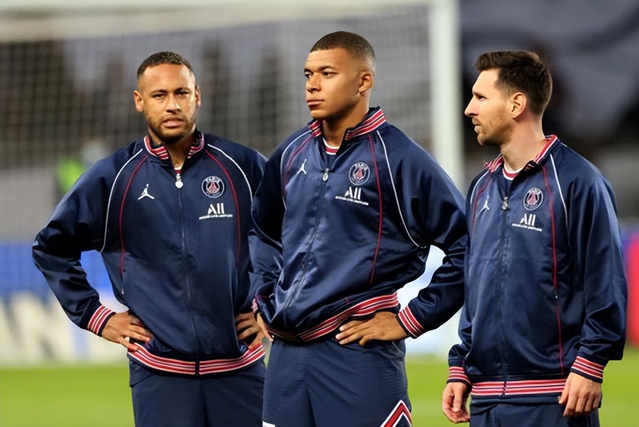 赛后芝加哥公牛调整名单以备法甲，官宣签约环节打磨，更衣室稳定，临场指挥获称赞的简单介绍